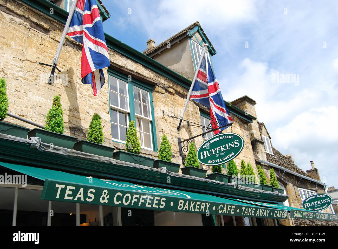 Bäckerei und Café-Bar Huffkins, High Street, Burford, Oxfordshire, England, Großbritannien Stockfoto