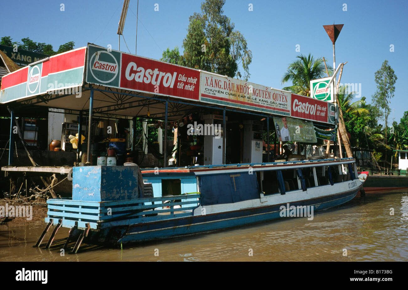 4. Februar 2003 - Castrol-Tankstelle in Vietnam Mekong Delta. Stockfoto
