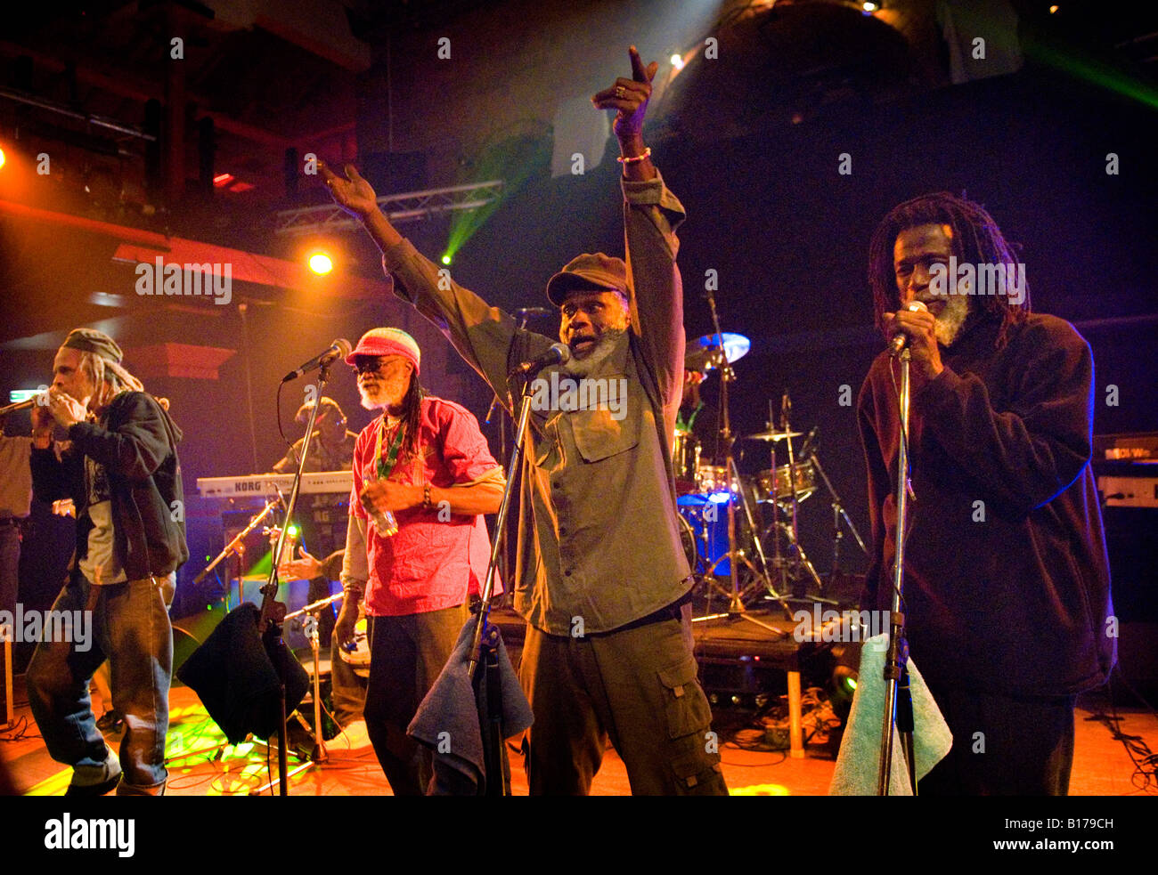 Reggae-Band The Congos in Konzert in der Buttermarket, Shrewsbury, England, November 2006 Stockfoto