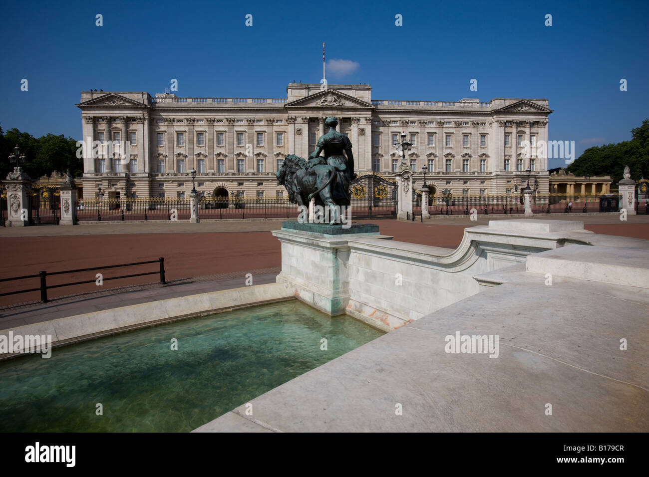 Buckingham Palace, königliche Residenz von Queen Elizabeth II wenn in London. Stockfoto