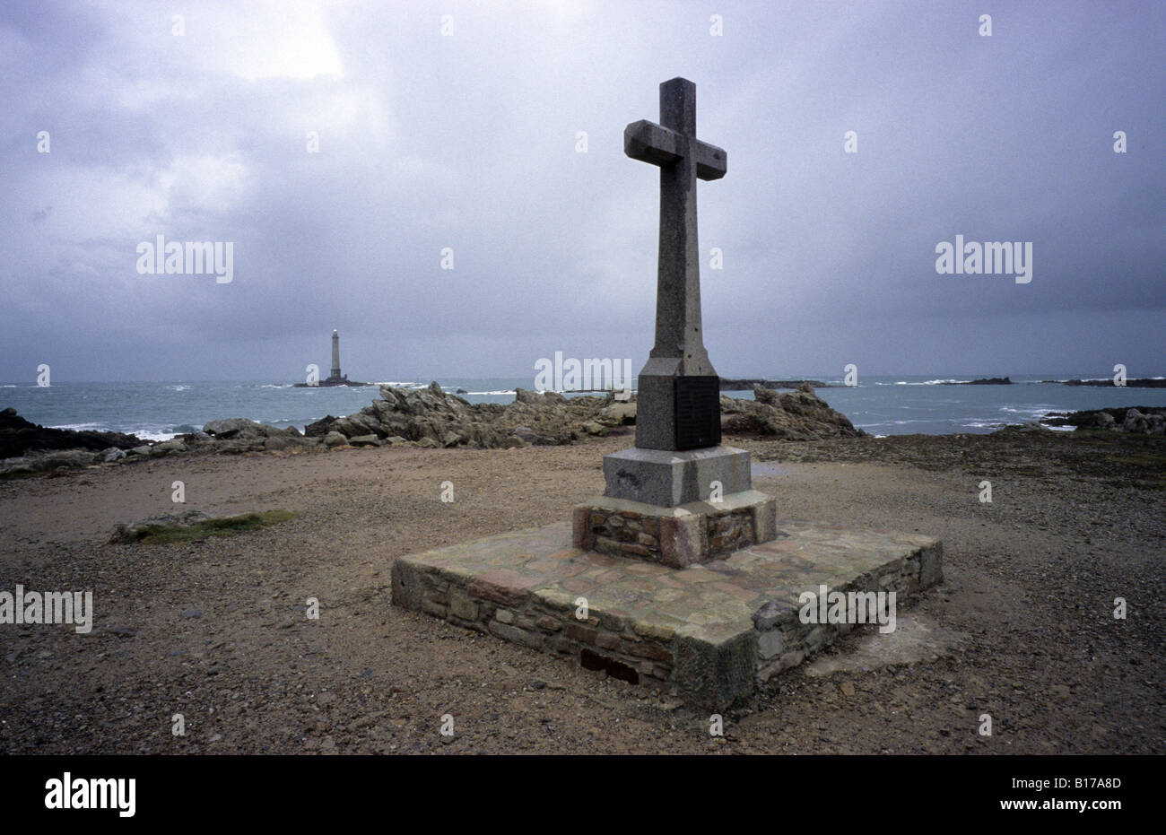 Frankreich Normandie cap De La Hague Leuchtturm und Kreuz-Denkmal Stockfoto