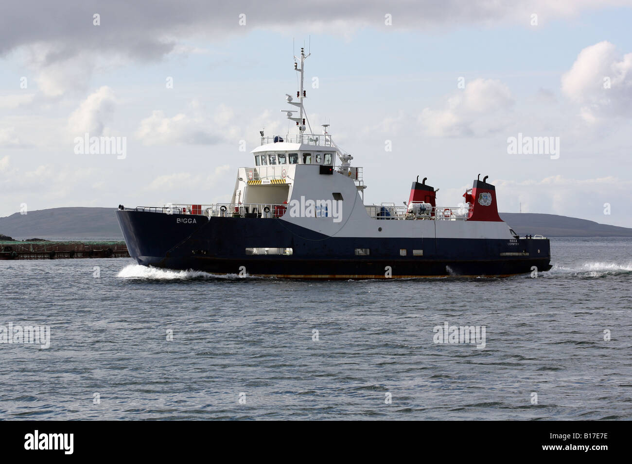 Die Fähre Bigga Segeln auf den Shetland-Inseln, UK Stockfoto