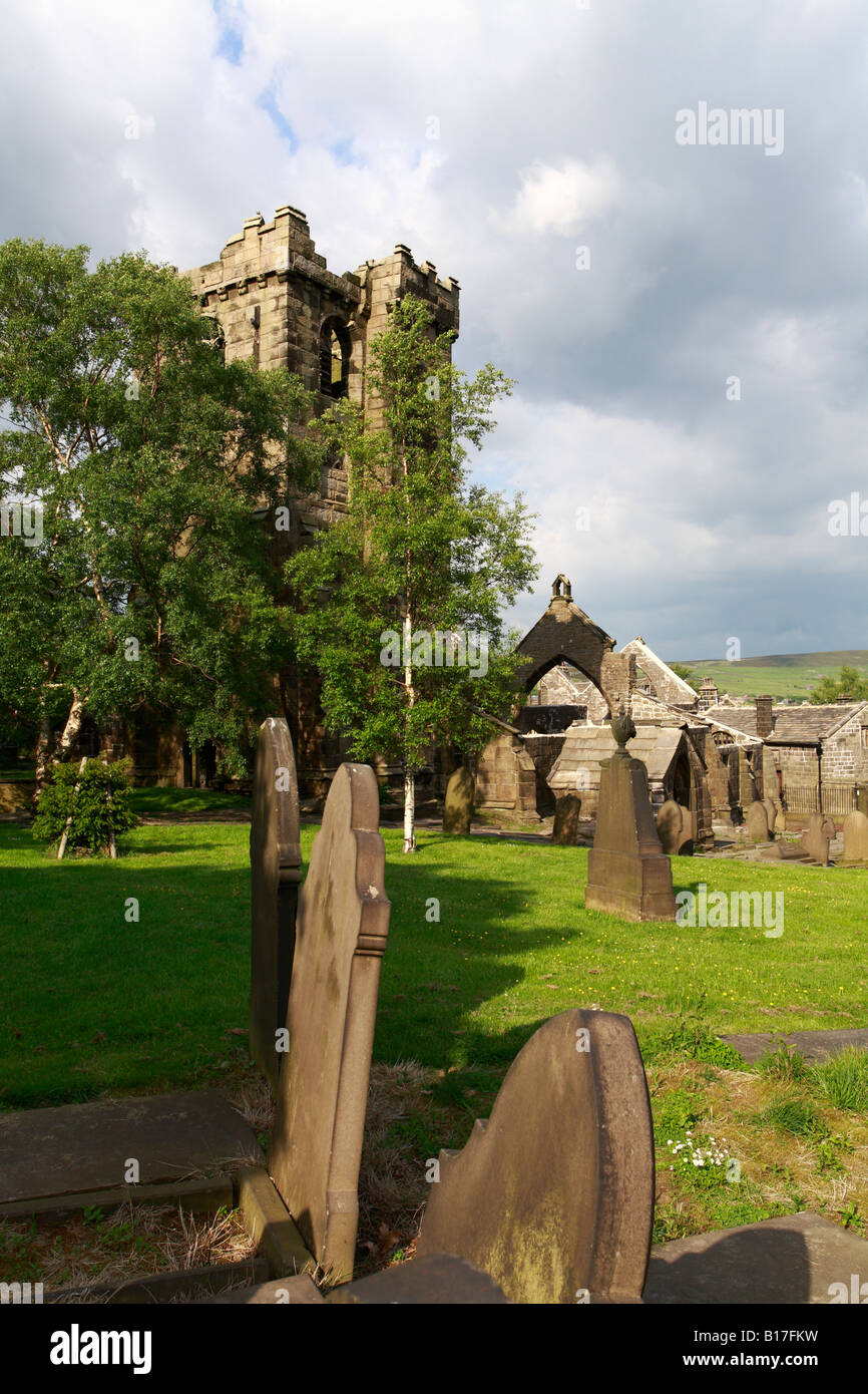 Friedhof und Ruinen des Hl. Thomas Becket eine' Kirche (1260) Heptonstall, West Yorkshire, England, UK. Stockfoto