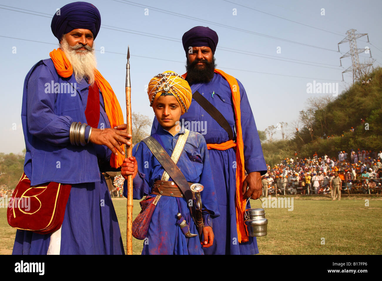 Nihangs (Sikh Krieger) bei Anandpur Sahib während Hola Mohalla Feierlichkeiten, Punjab, Indien. Stockfoto