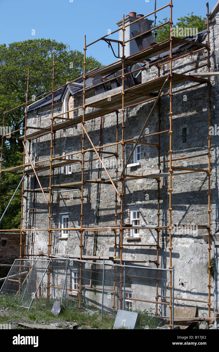 Gerüst, um die Mühle am Ballydugan als Teil der Wiederherstellung Prozess Grafschaft, Nord-Irland Stockfoto