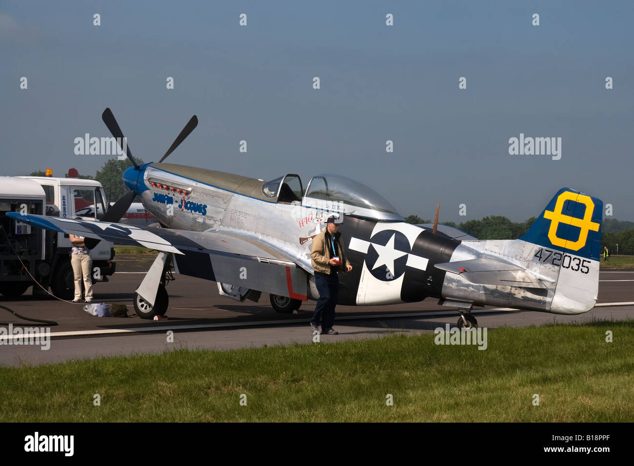 North American P51 D Mustang Jumpin Jaques in Biggin Hill auf der 2008 Biggin Hill Air Messe angetrieben wird Stockfoto