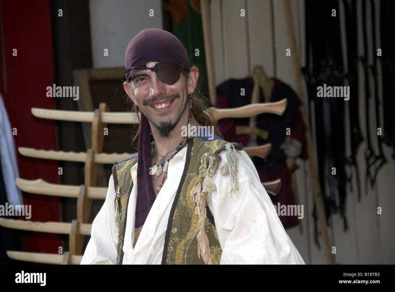 Mann verkleidet als Pirat in Crownsville Md Renaissance Festival Stockfoto