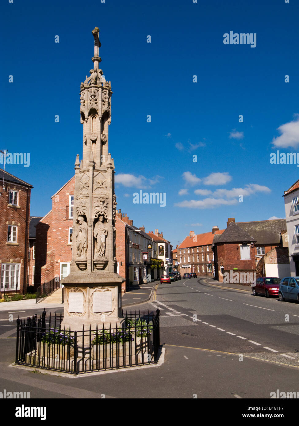 Reich verzierte frei stehende Kriegerdenkmal bei Howden East Yorkshire UK Stockfoto