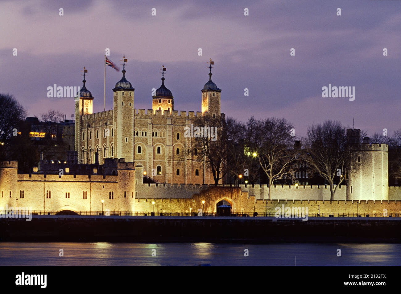 Großbritannien London Tower of London Nacht River Thames Built 1077 97 White Tower Stockfoto