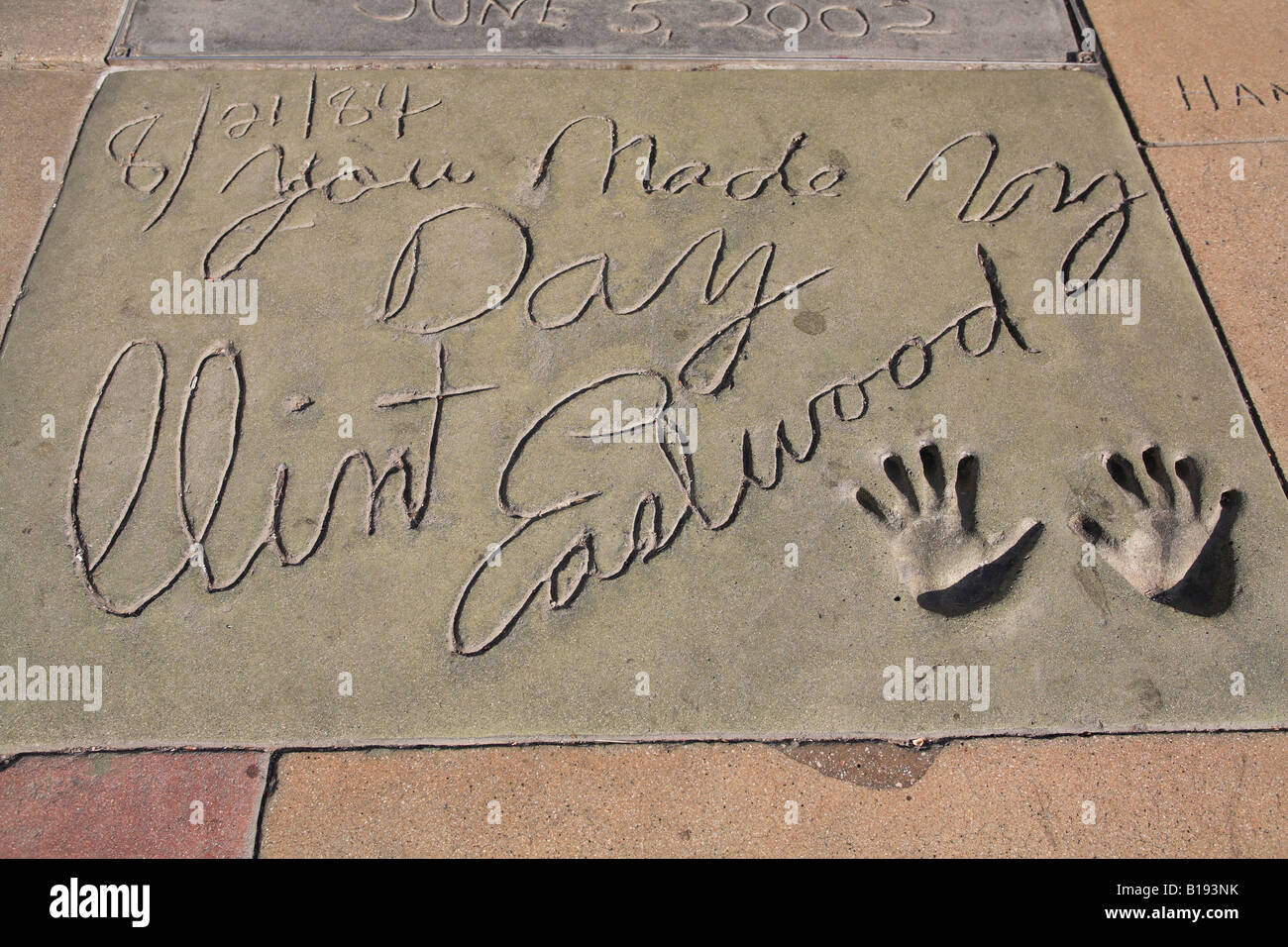 Clint Eastwood s Hand- und Fußabdrücke bei chinesischen Mann Movie Theater Hollywood Boulevard Los Angeles Kalifornien USA Stockfoto