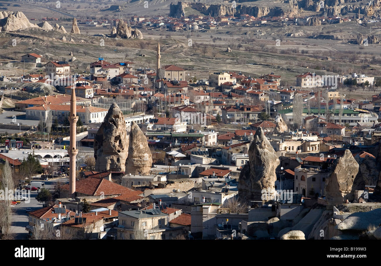 Stadt Göreme in Kappadokien in der Türkei mit erstaunlichen Felsformationen Stockfoto