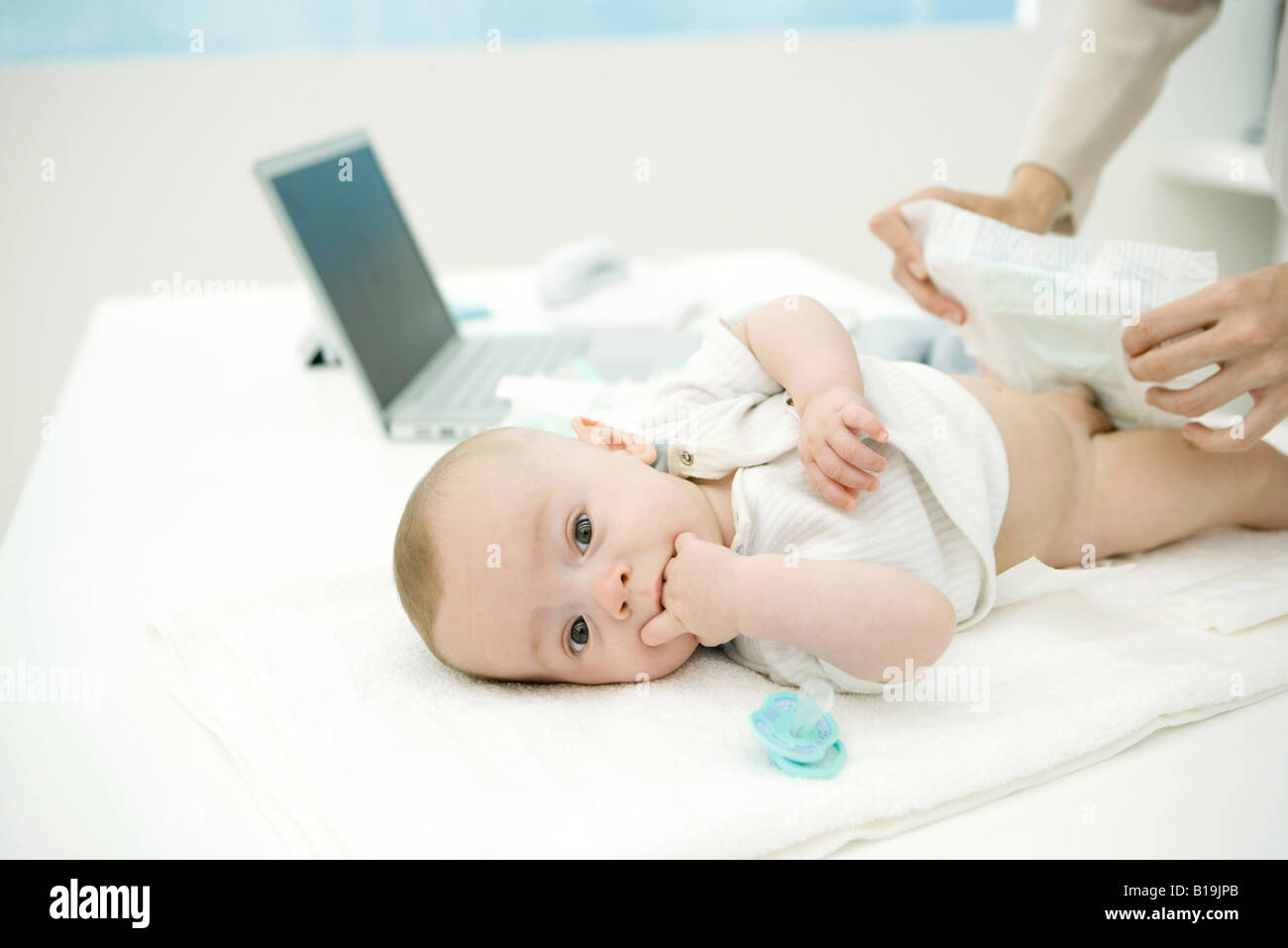 Baby In Windeln Stockfotos Und Bilder Kaufen Alamy
