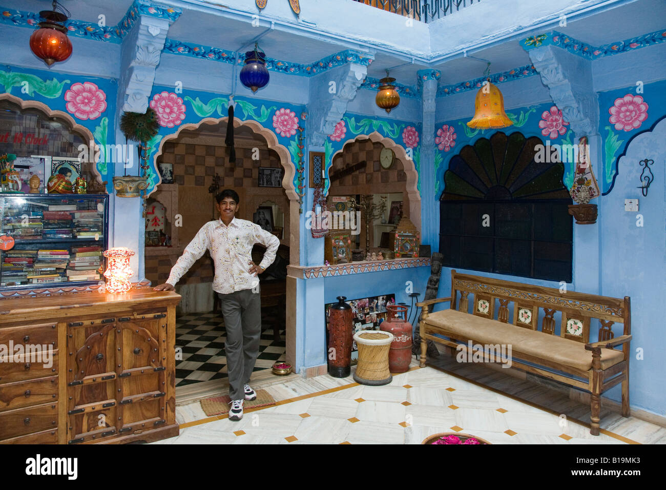 Die Lobby des YOGIS GUEST HOUSE, die in der Lonely Planet Guide nach Indien JODHPUR RAJASTHAN Indien aufgeführt ist Stockfoto