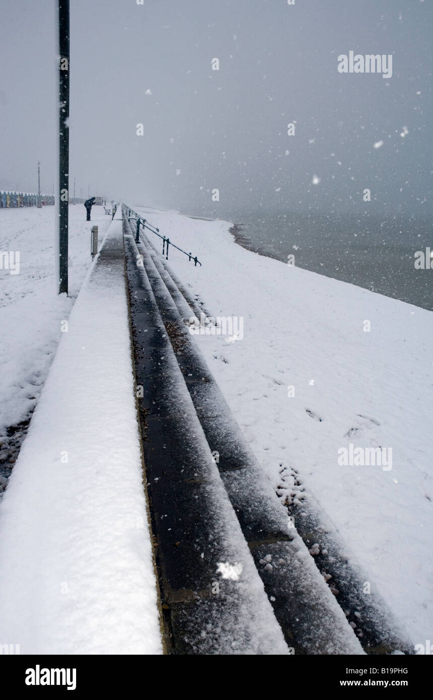 Schnee bedeckte Strand Hove East Sussex Stockfoto