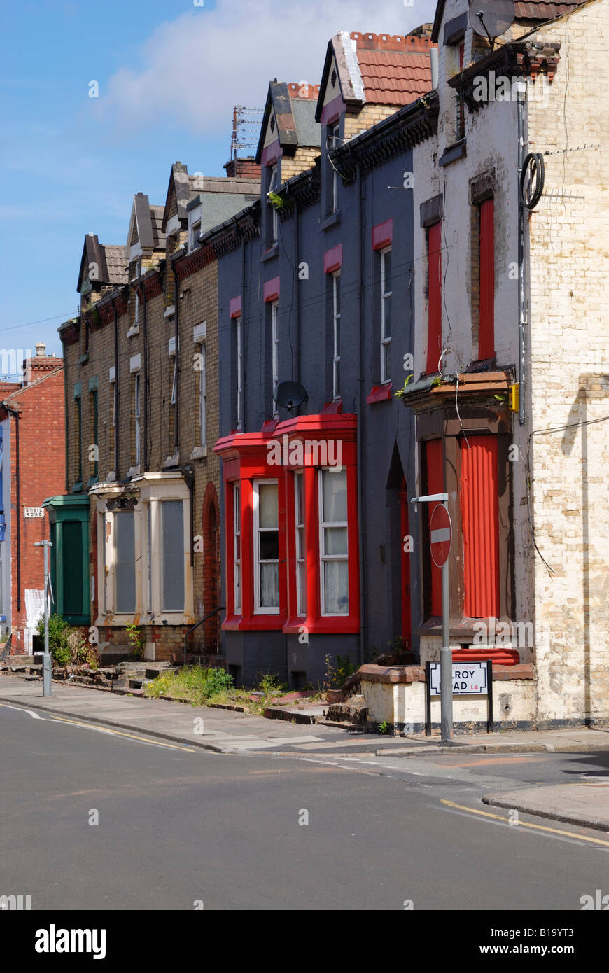 Gehäuse in Steinfeld Straße im Bezirk von Liverpool Anfield Road mit Brettern vernagelt bereit für eine Sanierung. Stockfoto