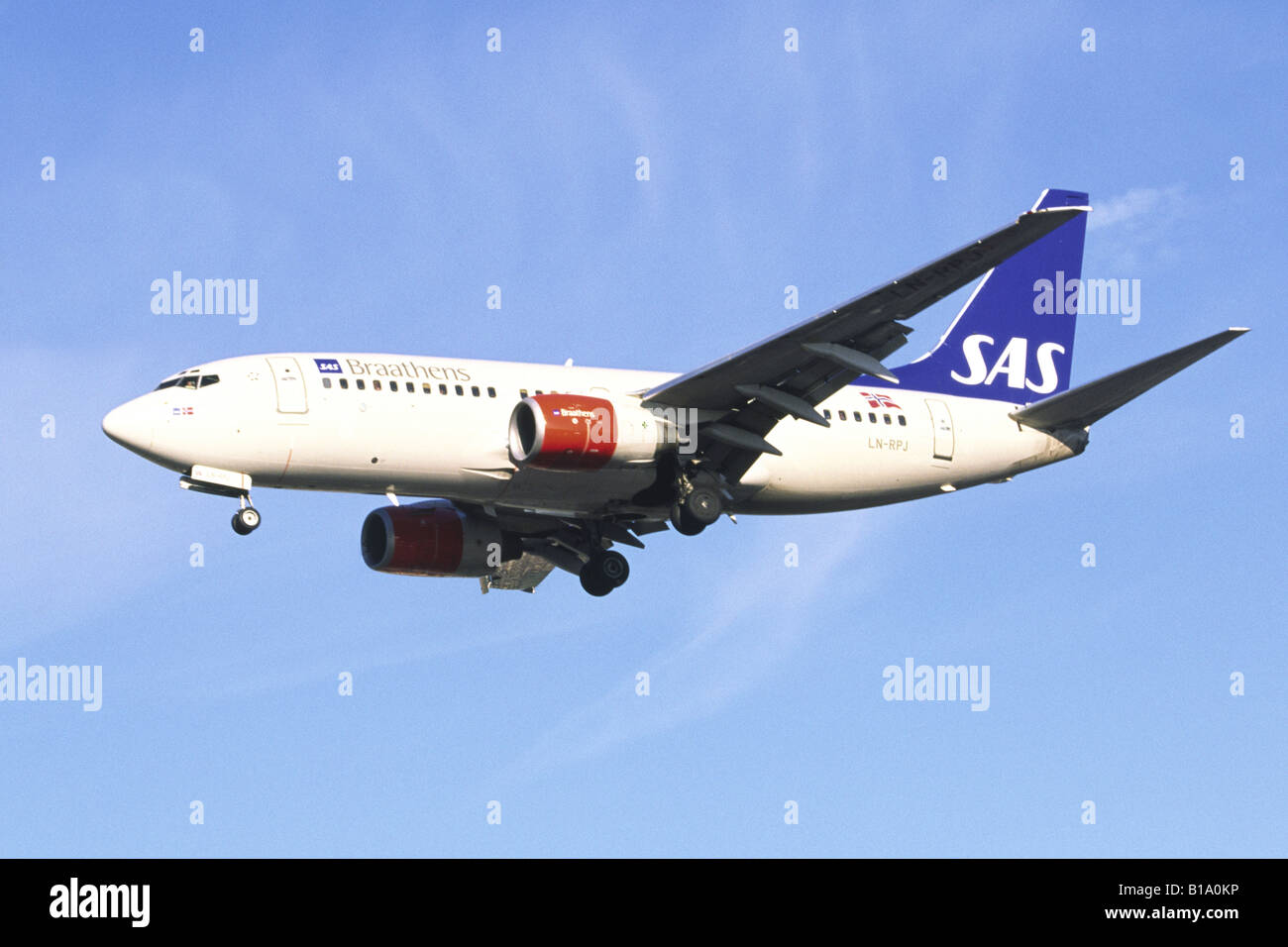 Boeing 737 von SAS Braathens betrieben auf Ansatz zum Flughafen Heathrow Stockfoto