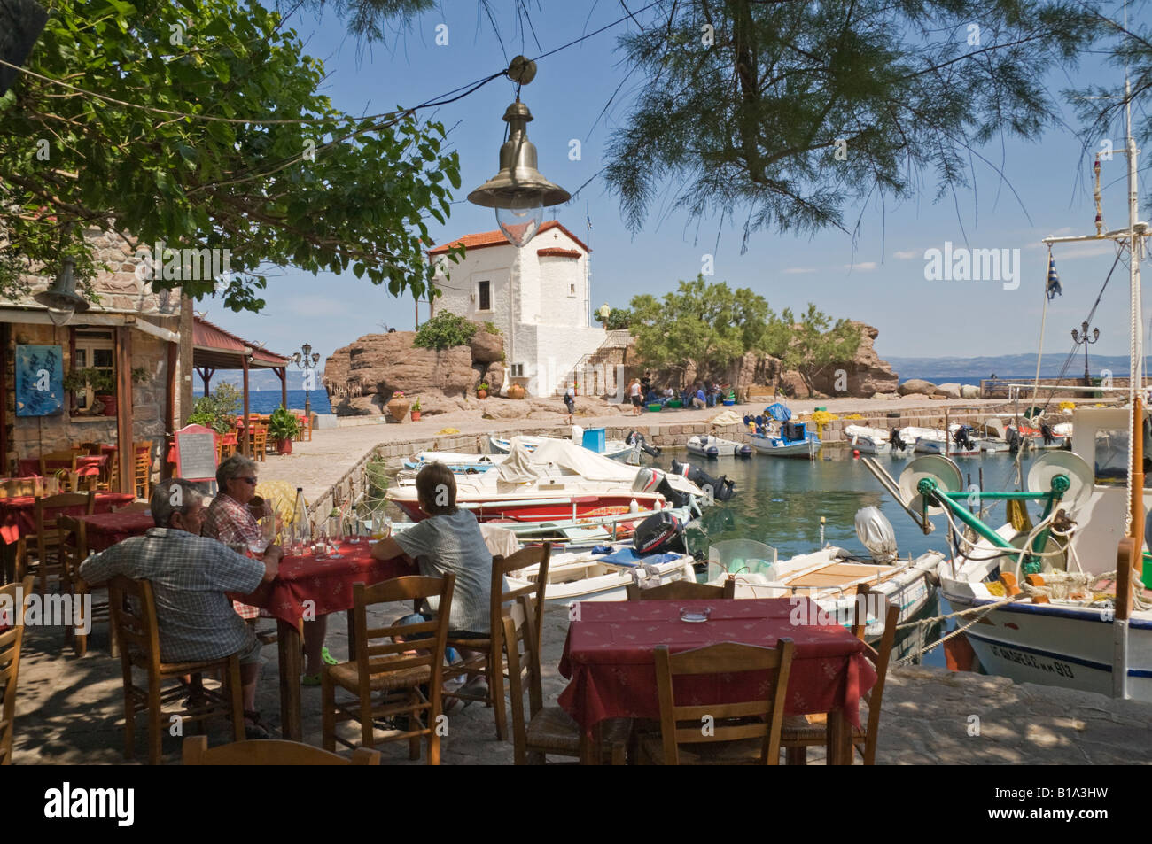 Lesbos Skala Sikaminias Hafen (Kirche der Panagia Gorgona) Griechenland Stockfoto