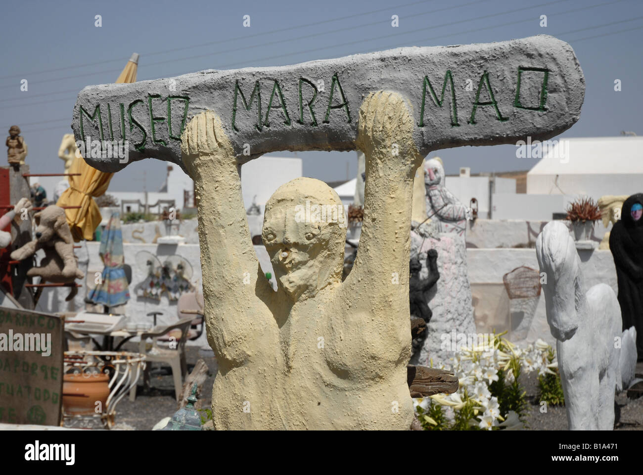 Eine surreale Sammlung gefundene Kunstobjekte und Skulpturen in der historischen Stadt Teguise auf Lanzarote Kanarische Inseln. Stockfoto