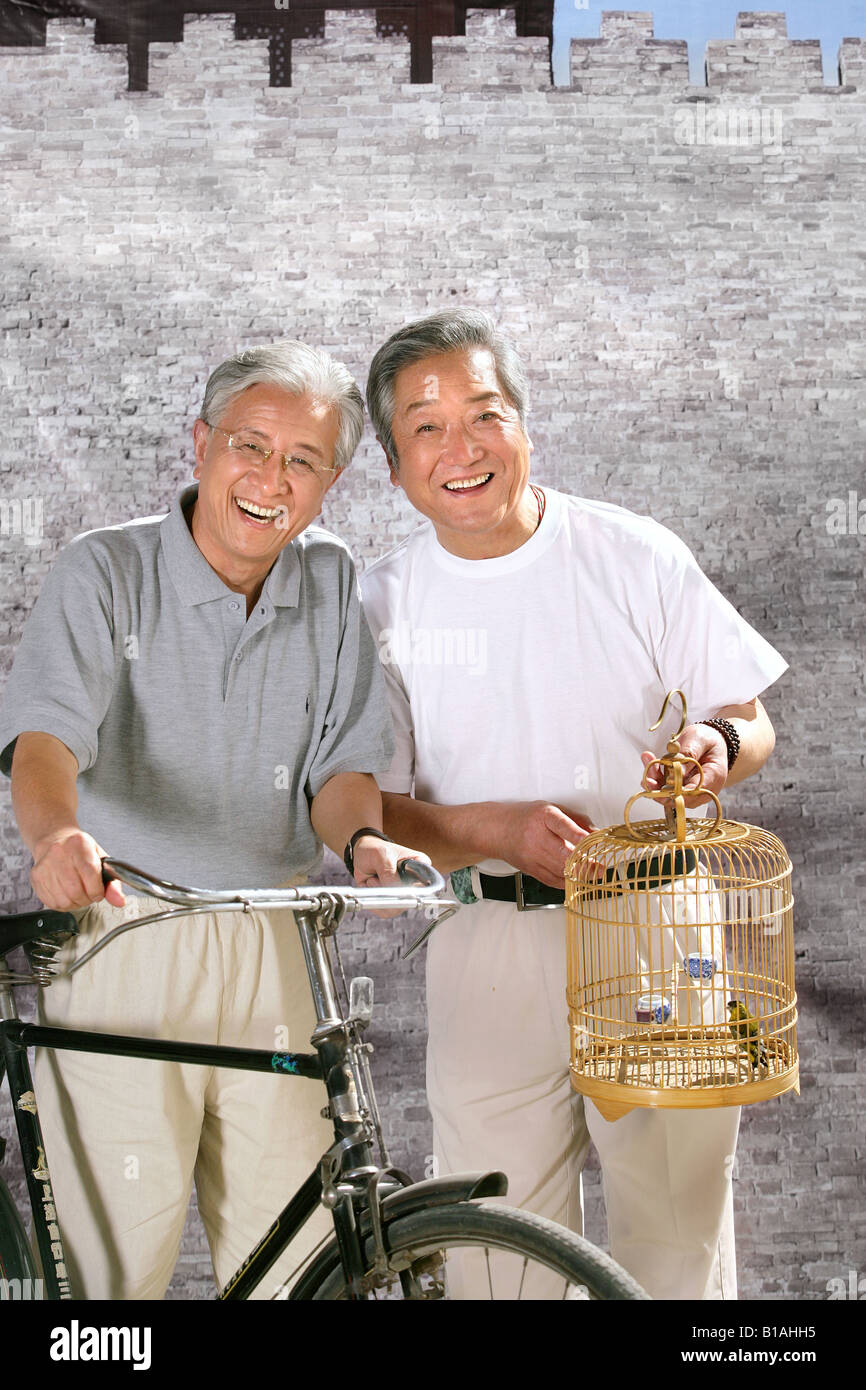 zwei orientalische Senioren Herren in Gasse Stockfoto