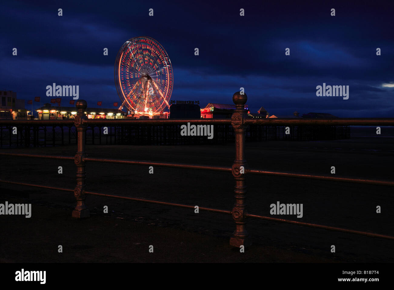 Blackpool Central Pier bei Nacht Stockfoto
