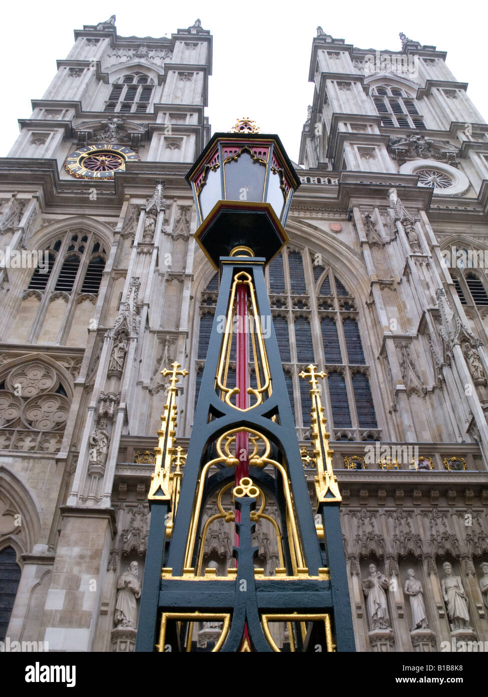 Westminster Abbey zeigt Nahaufnahme von reich verzierten Gas Licht auf Tor Pfosten Zaun Stockfoto