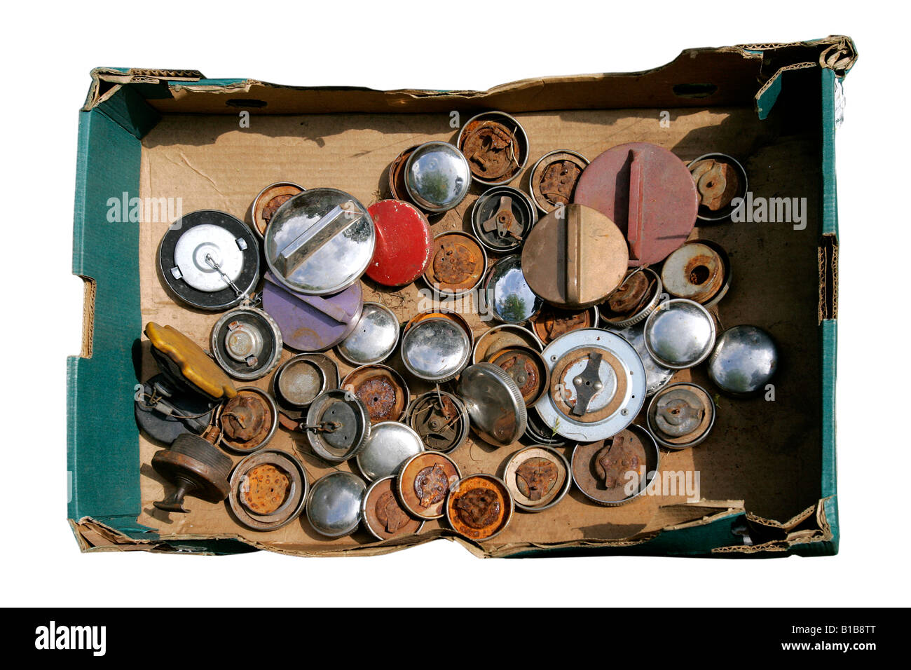 Auto Ersatzteile Teile Box Shop Kfz-Artikel Verkauf durcheinander Ausstellung Motorhaube Schale Körper Flügel Rot Blau Silber weiße Ziegel Leistungsschalter Metall Stockfoto