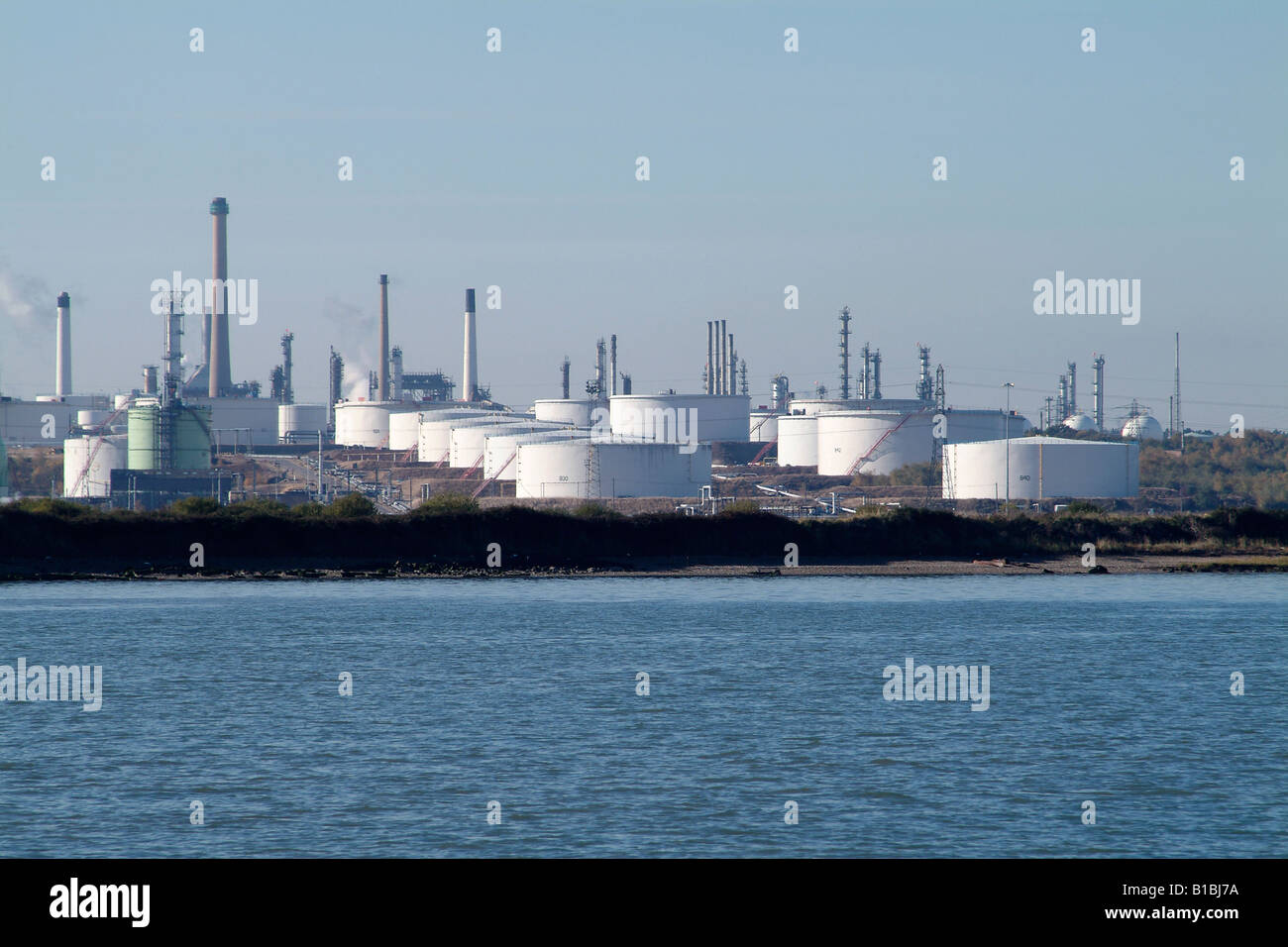 Öltanks in Fawley Raffinerie, Southampton, England Stockfoto
