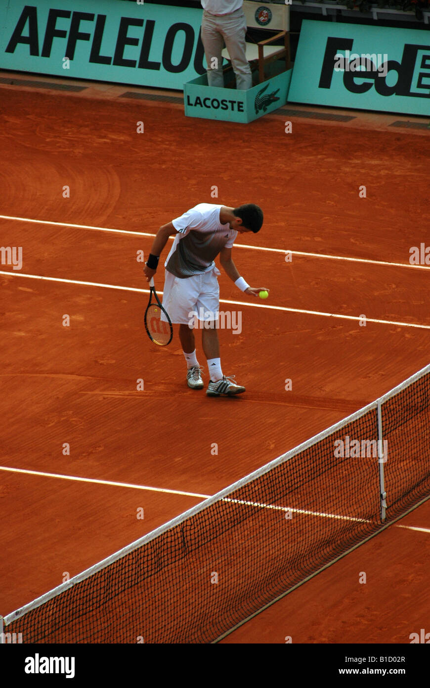 Novak Djokovic amüsant das Publikum bei Rolland Garros bei den French Open 2008 Stockfoto