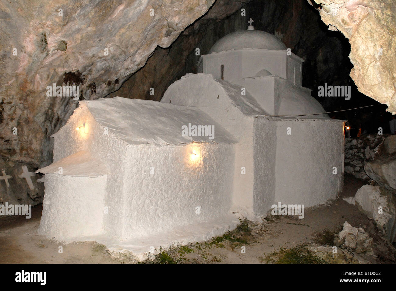 Kapelle Panagia Makrini in einer Höhle oberhalb Kallithea auf der Insel Samos in Griechenland. Stockfoto