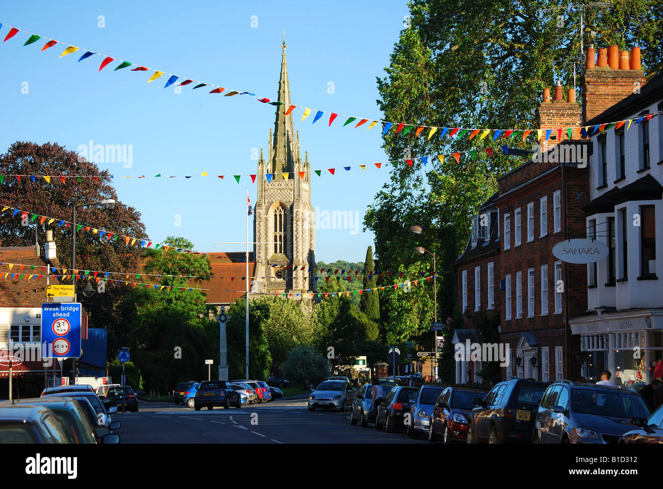 Allerheiligenkirche aus High Street, Marlow, Buckinghamshire, England, Vereinigtes Königreich Stockfoto