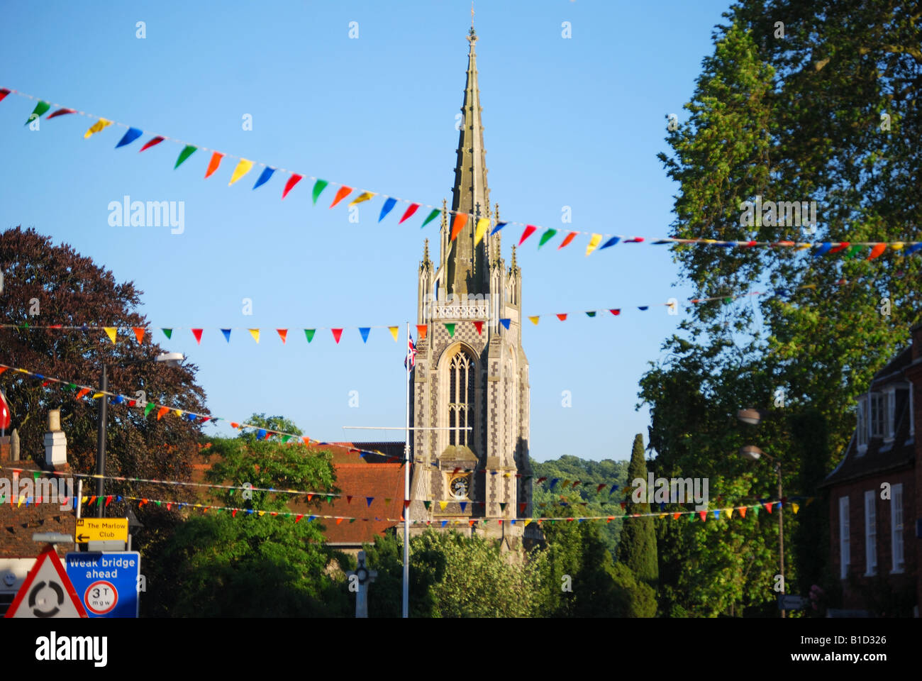 Allerheiligenkirche aus High Street, Marlow, Buckinghamshire, England, Vereinigtes Königreich Stockfoto