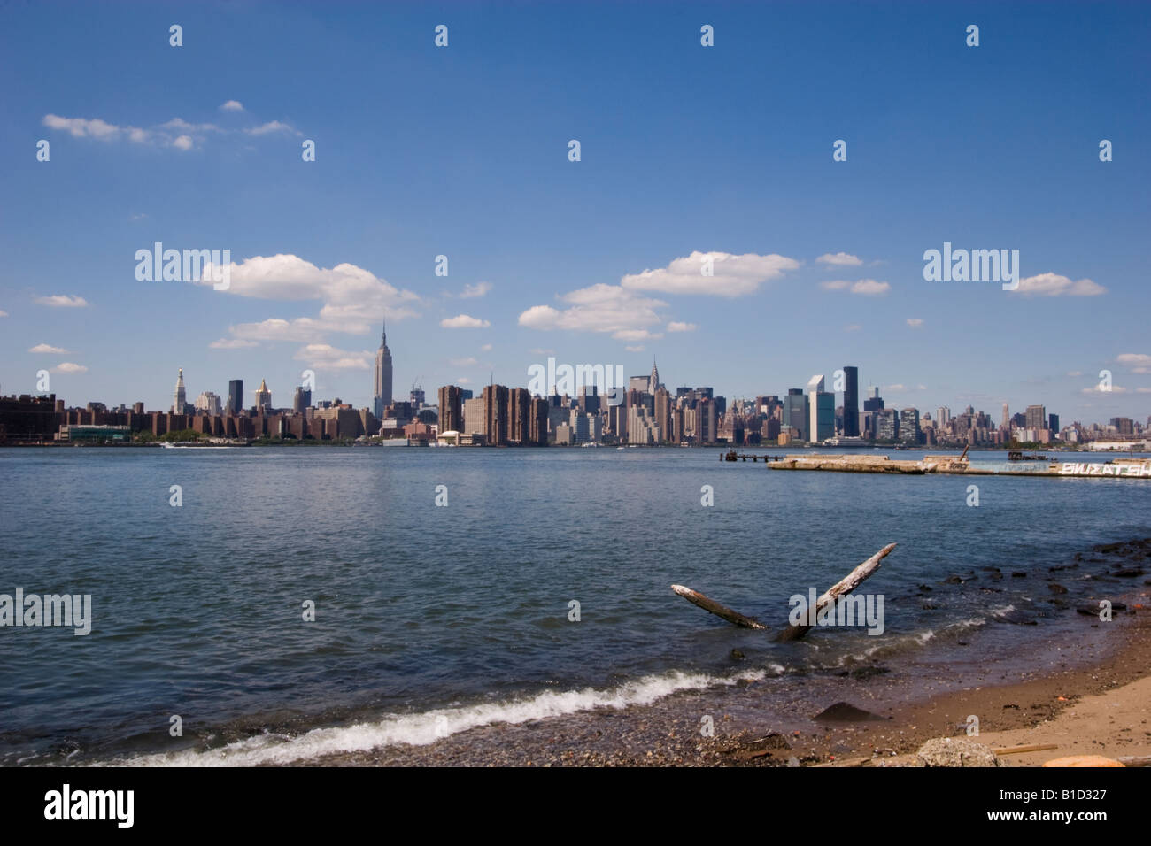 Midtown Manhattan von Brooklyn Seite des East River Stockfoto