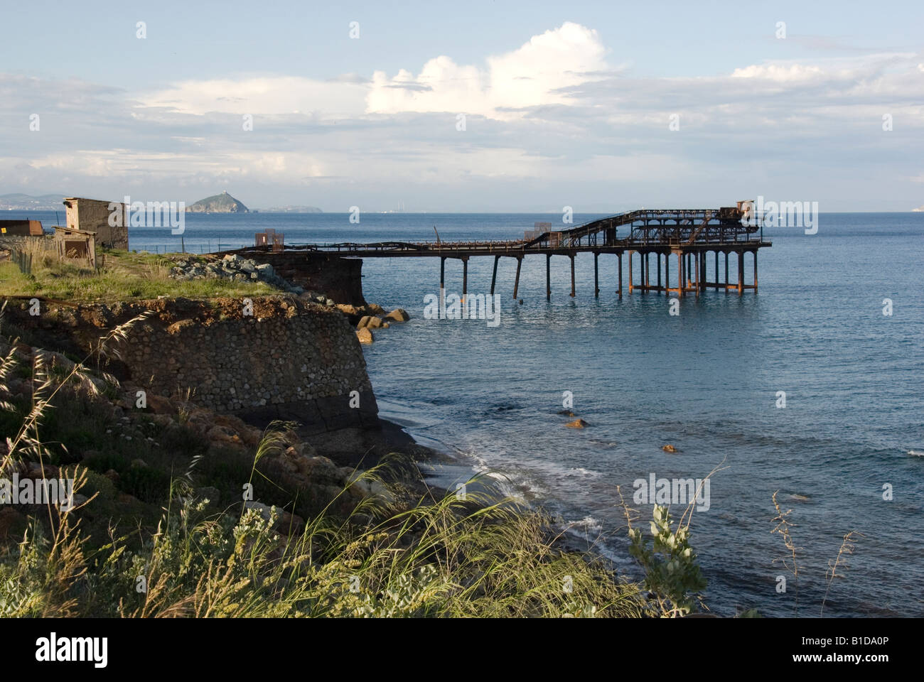 Fäulnis Bergbau Pier in Rio Marina Insel Elba (Isola Elba), Toskana Italien Stockfoto