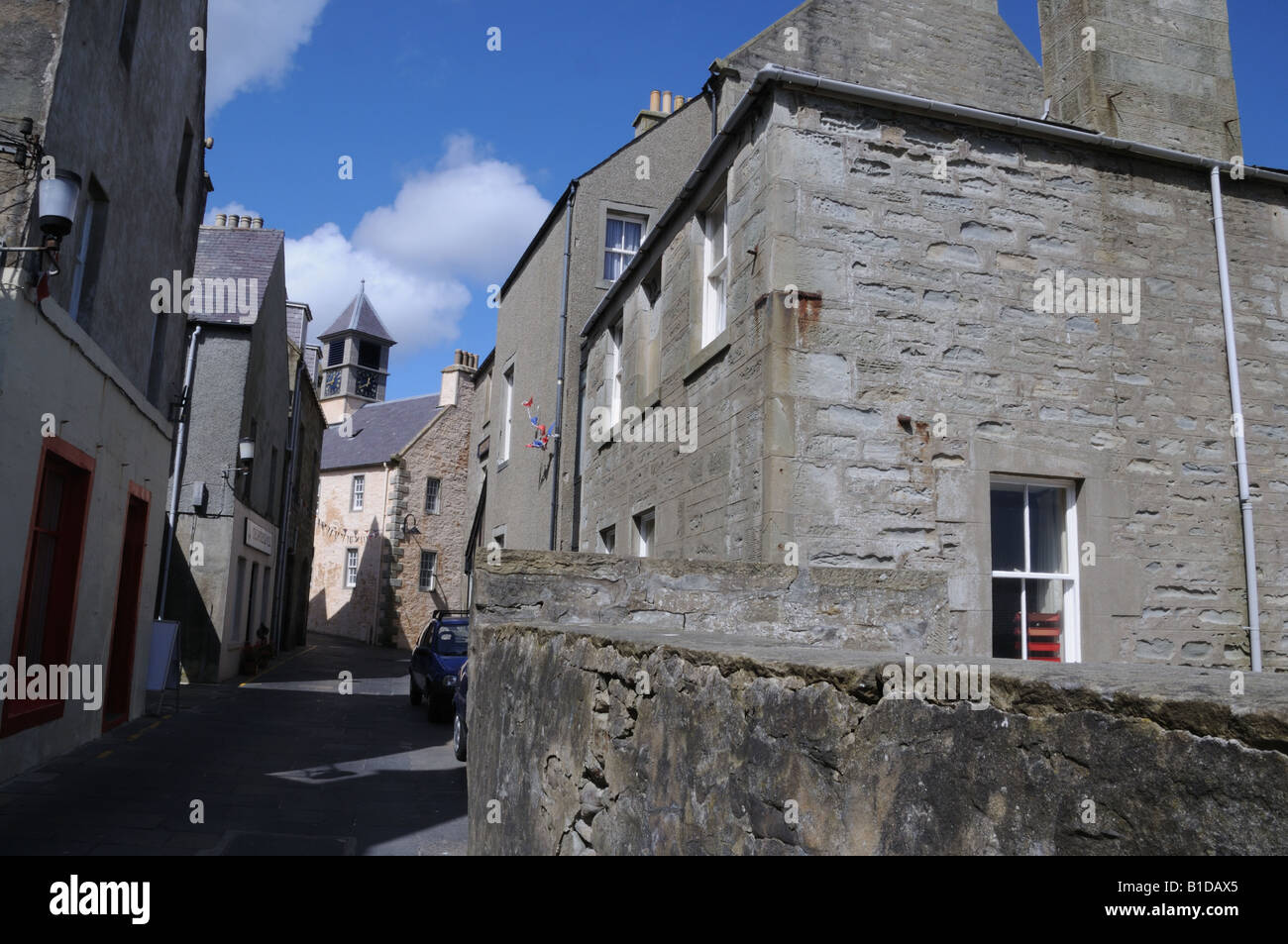 Eine Straße in Lerwick, die Hauptstadt von den Shetland-Inseln. Stockfoto