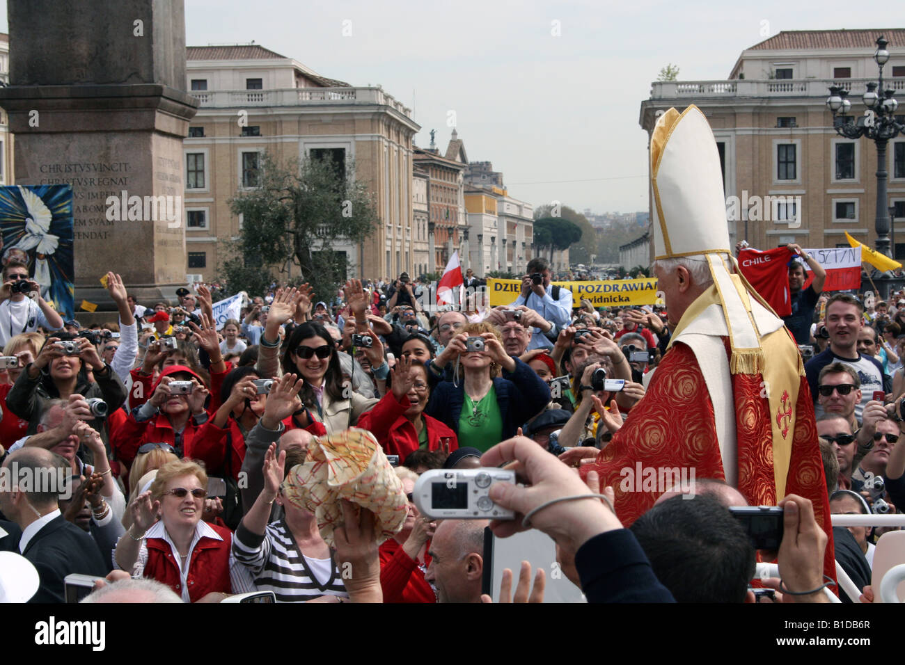 ITALIEN, ROM, VATIKAN. Papst Benedikt XVI. führt Spezialmasse zum Todestag von Johannes Paul II s Mittwoch, 2. April 2008 Stockfoto