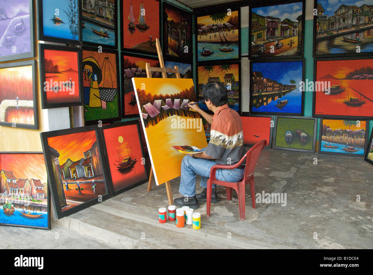 Künstler in der Kunst Malerei shop Hoi An Vietnam Stockfoto