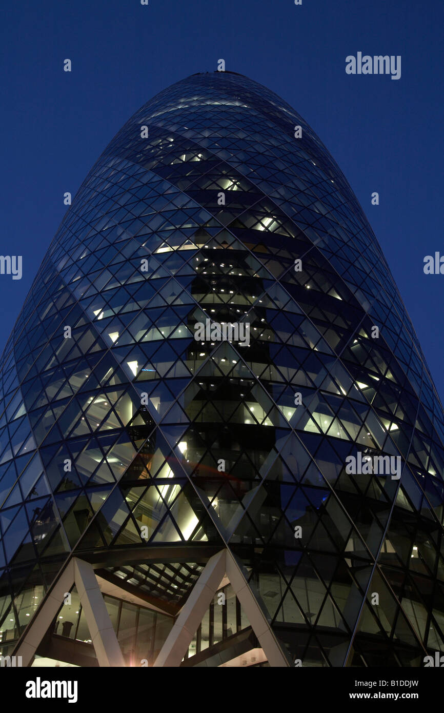 Die Swiss Re Gebäude, (die Gurke) London, England Stockfoto