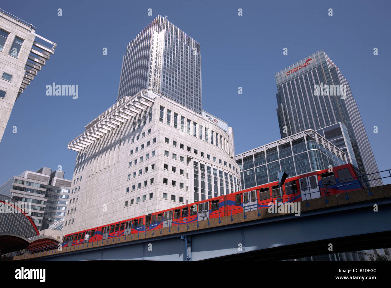 Canary Wharf und die Docklands Light Railway, London, England Stockfoto