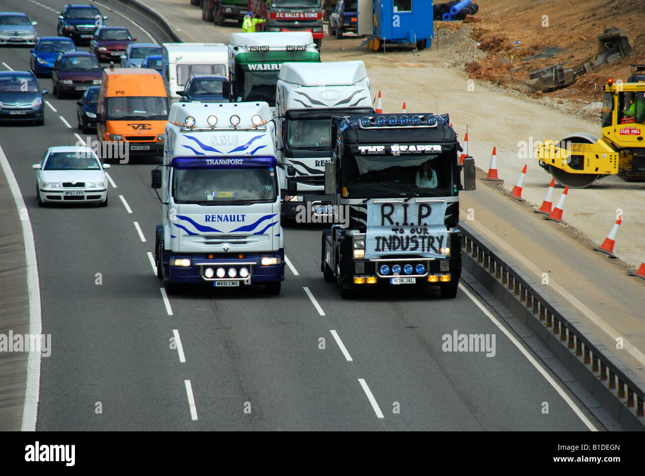 LKW Kraftstoff Demonstranten Autobahn. Stockfoto