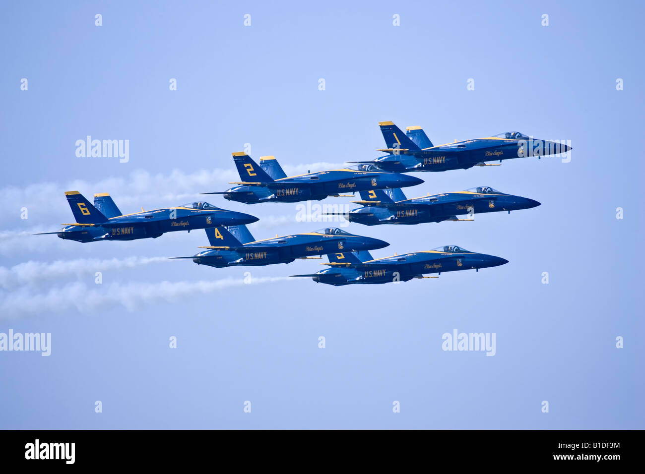 US Navy Blue Angels Flight Demonstration Squadron im Formationsflug Stockfoto