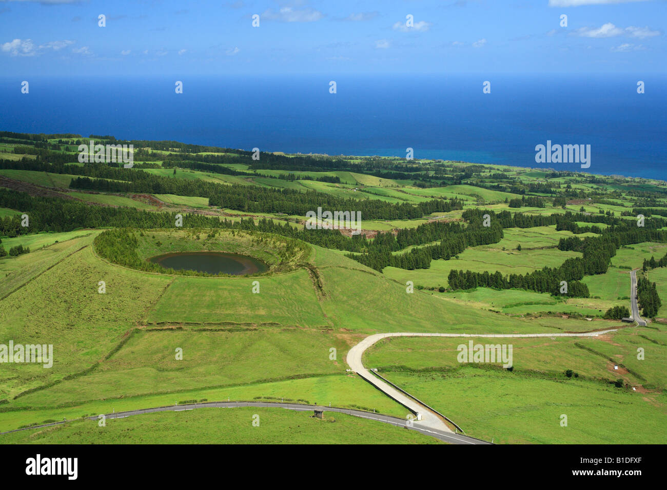 Landschaft mit kleinen Krater auf der Insel Sao Miguel, Azoren, Portugal Stockfoto