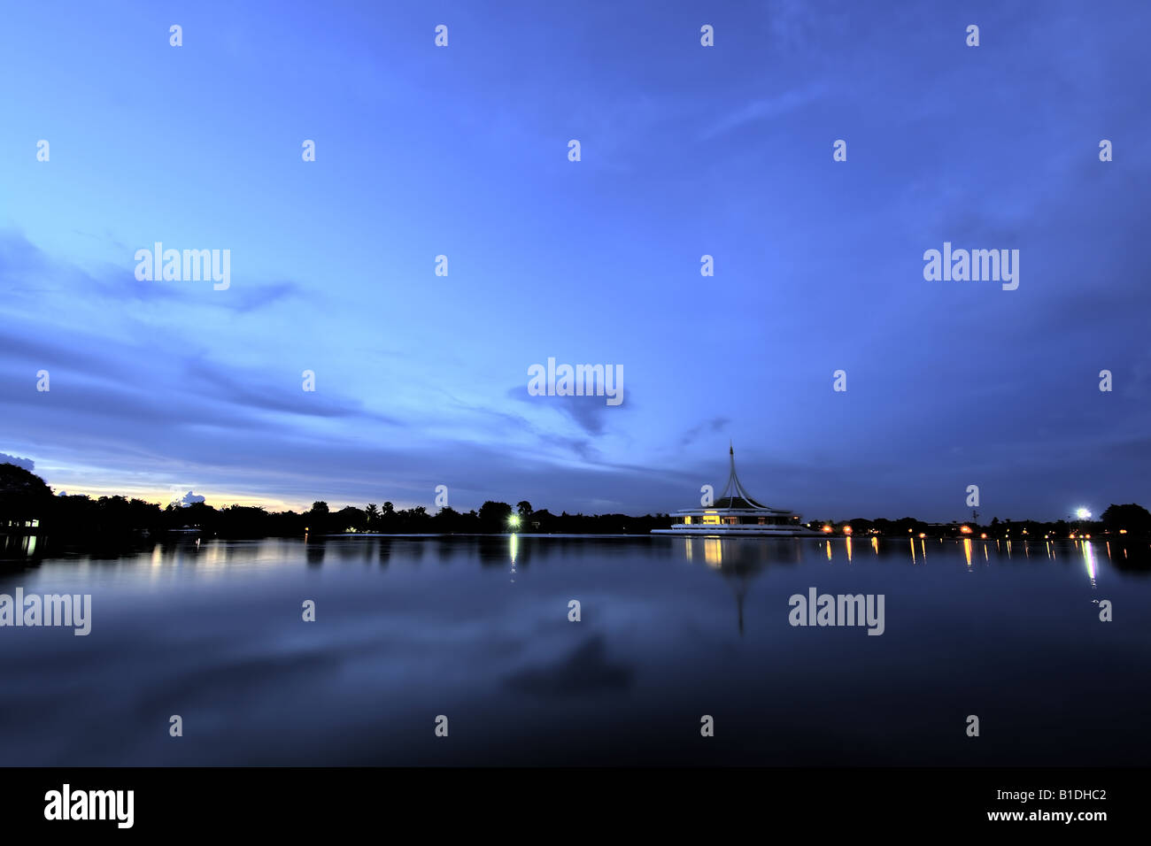 Bangkok, Royal Rama 9 Park in der Nacht Stockfoto