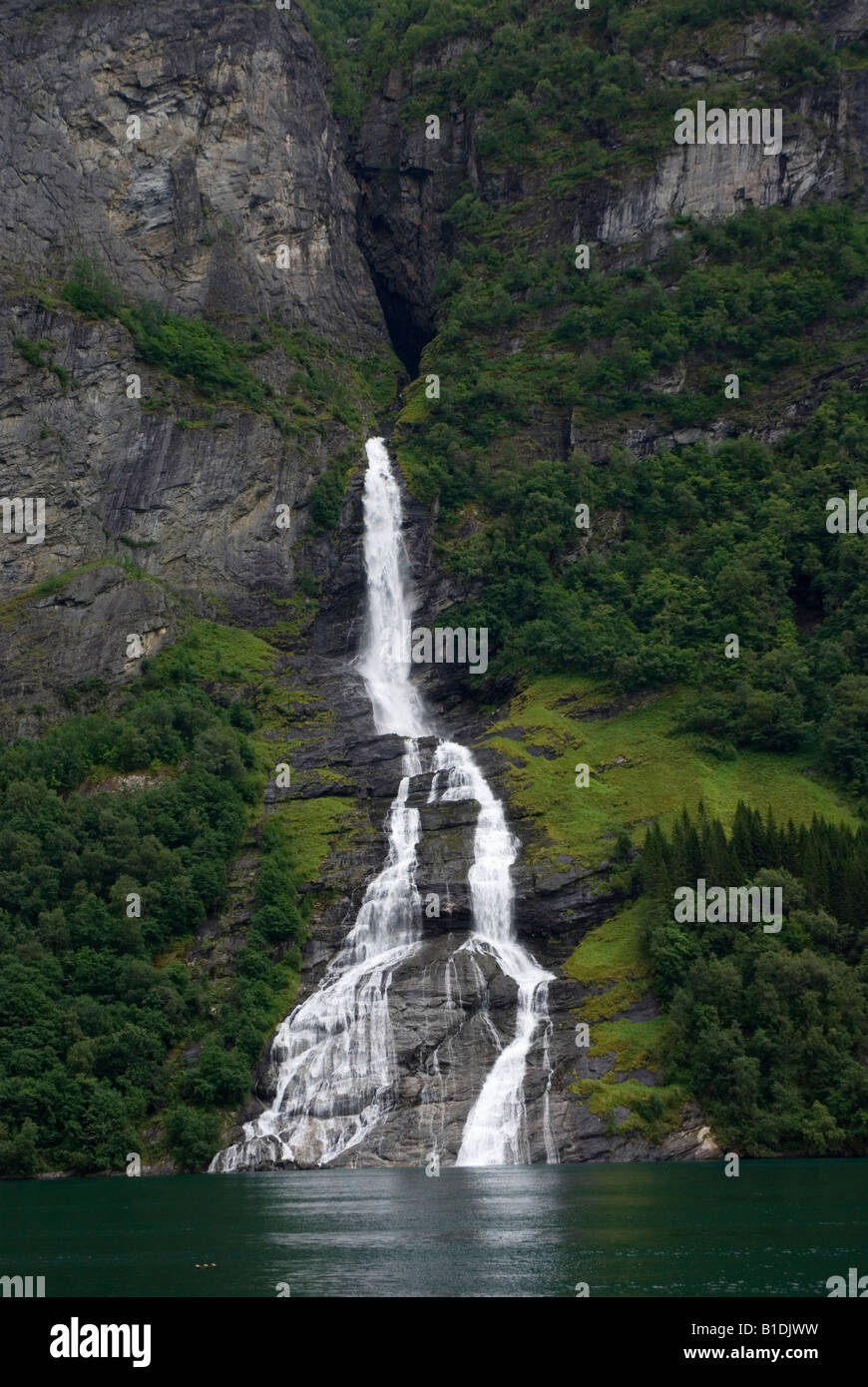 Der Wasserfall namens Bewunderer in Geiranger fjord Stockfoto