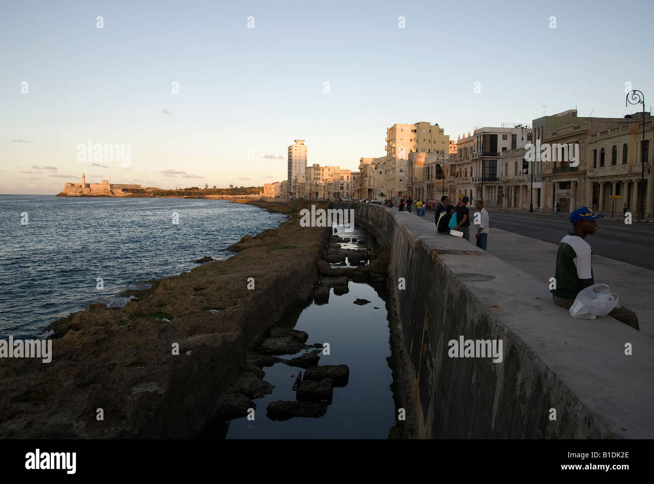 Sonnenuntergang auf dem Malecón, Havanna Stockfoto