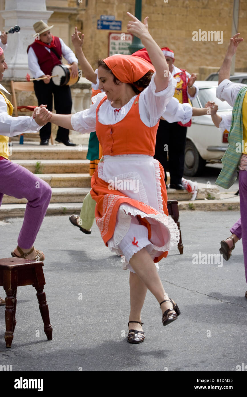 Tänzer in Tracht Victoria Gozo Malta Stockfoto