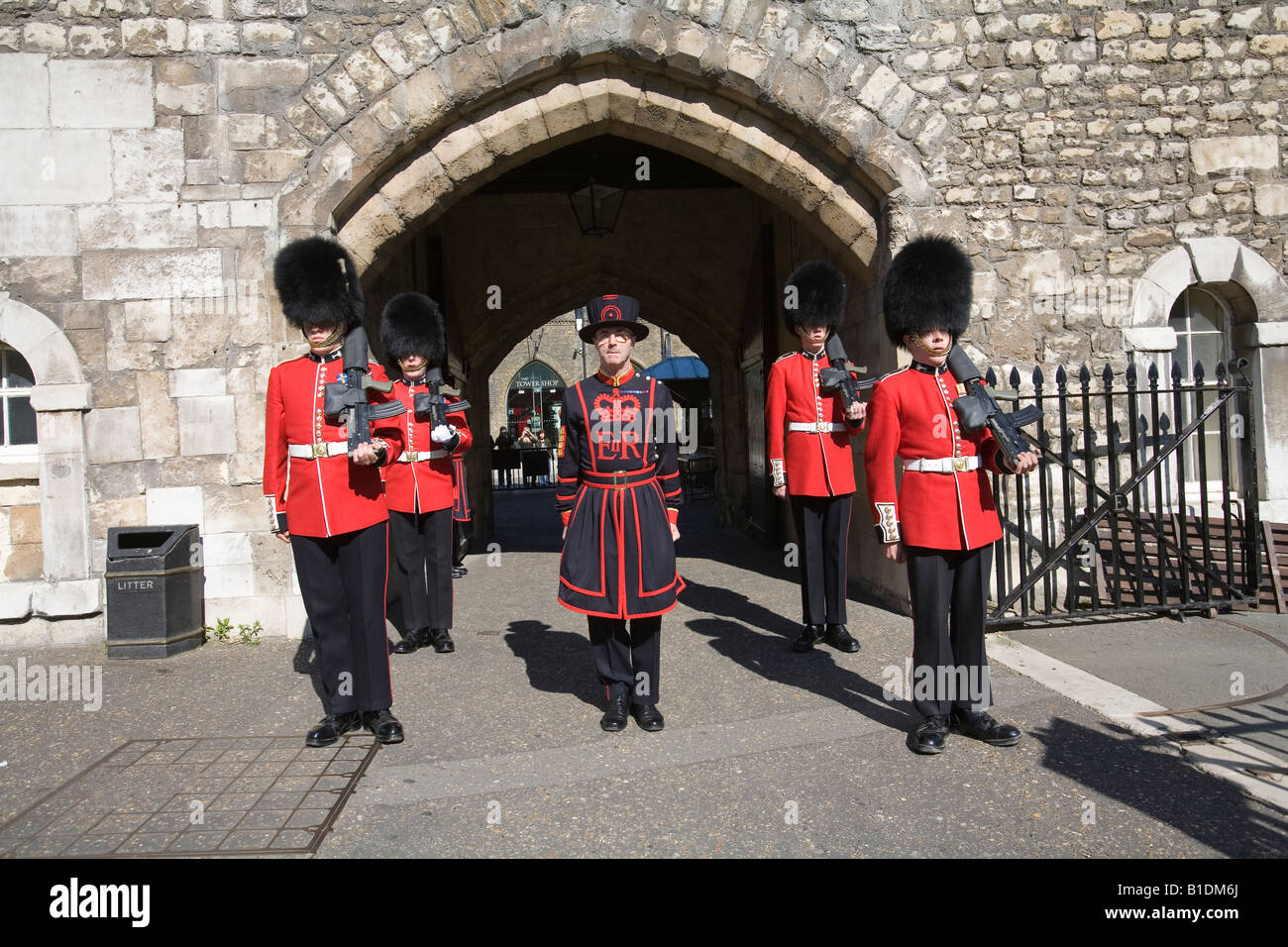 Die Eröffnungsfeier des Tores an der London Tower England Großbritannien UK Stockfoto