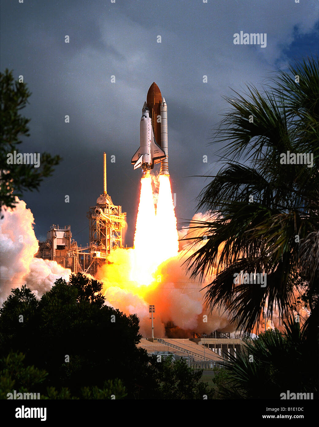SPACEHAB Labormodul beginnt mit dem makellosen abheben der NASA Space Shuttle Endeavour Stockfoto