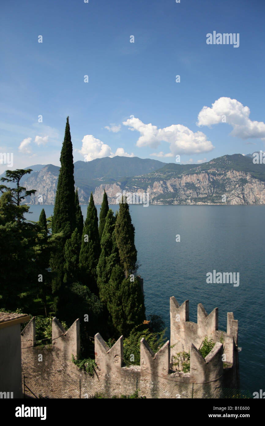 Der Gardasee und die Aussicht von der Burg von Malcesine Stockfoto