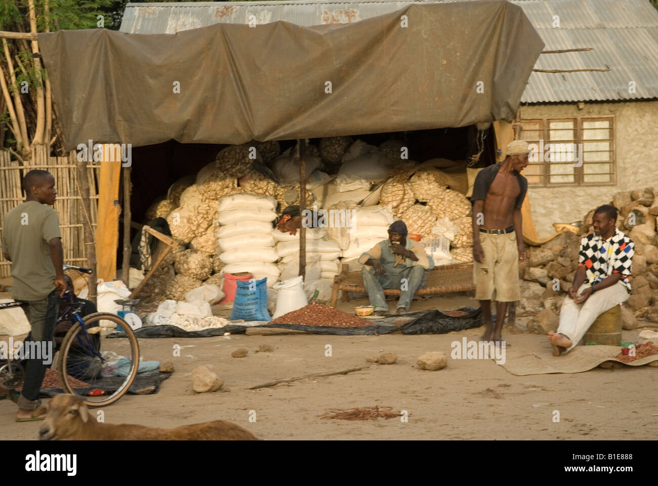Markt-Szene in Mocímboa da Praia, Norden Mosambiks Stockfoto