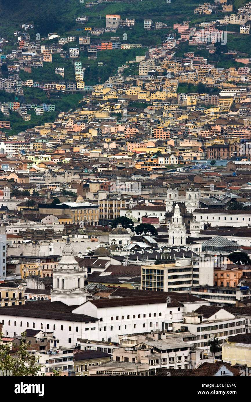 Ein kleiner Teil der Stadt von Quito in Ecuador. Aufgrund der vielen Erdbeben und Erdrutsch in der Gegend ist Quito eine Stadt, niedrige Leibhöhe Stockfoto